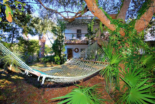 hammockviewtorearofhouses-small