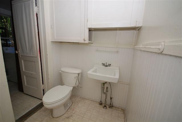 laundryroombathrooms-small-2