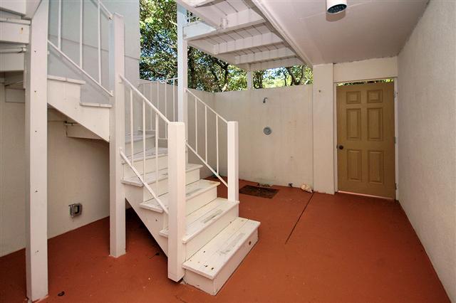 entrywaytostaircases-small-2